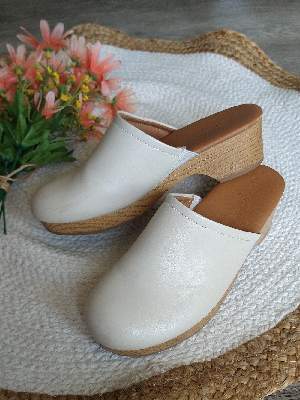Universal Thread Faux Leather White Mule Clogs